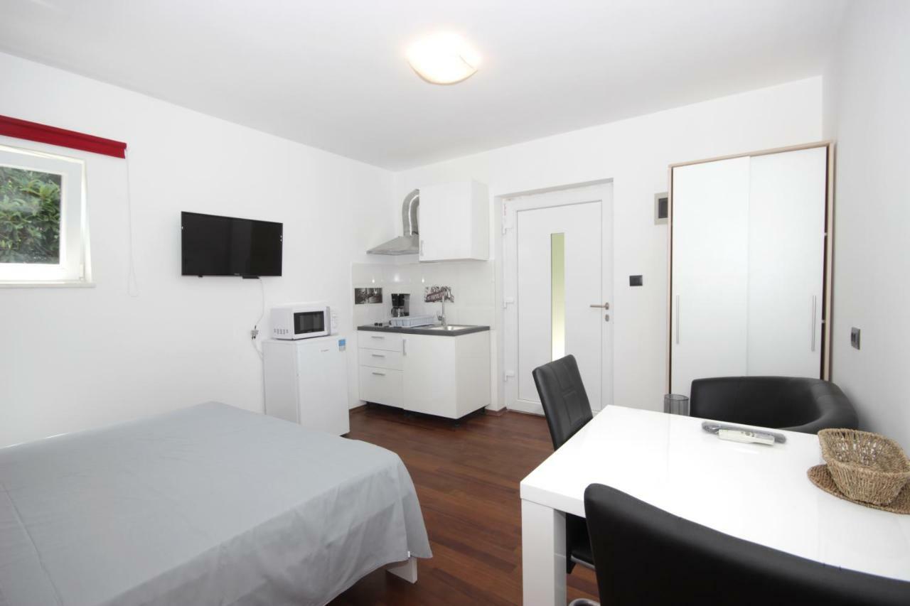 Natasa Apartament *